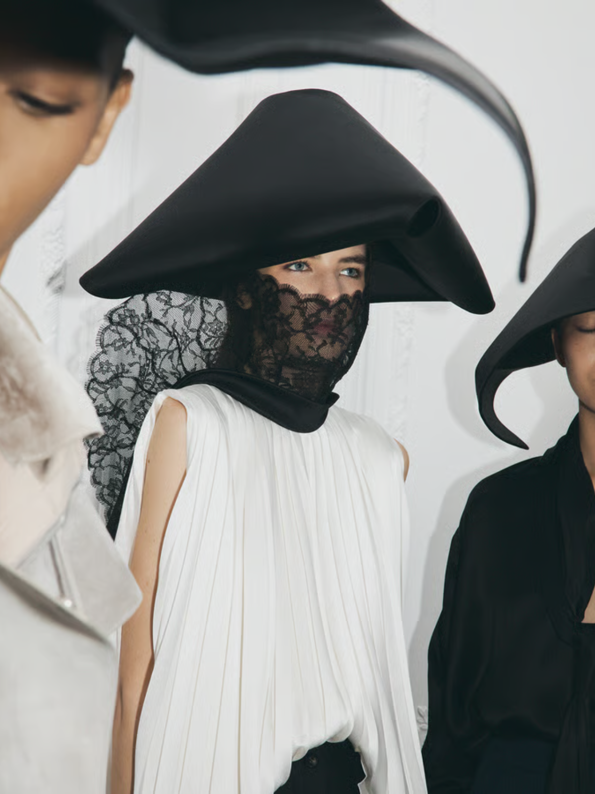 A Daring New Dior: Jonathan Anderson’s Revolutionary SS26 Debut