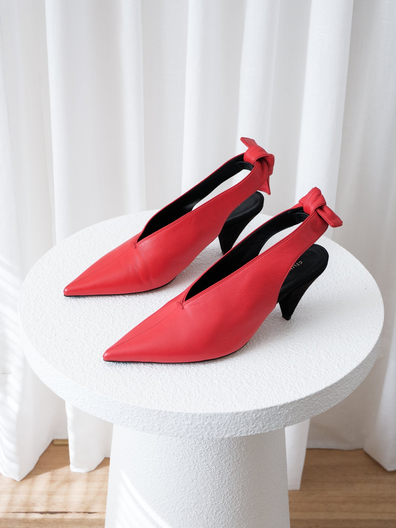 SS18 'Soft V-Neck' Slingback Leather Pumps, Size 36