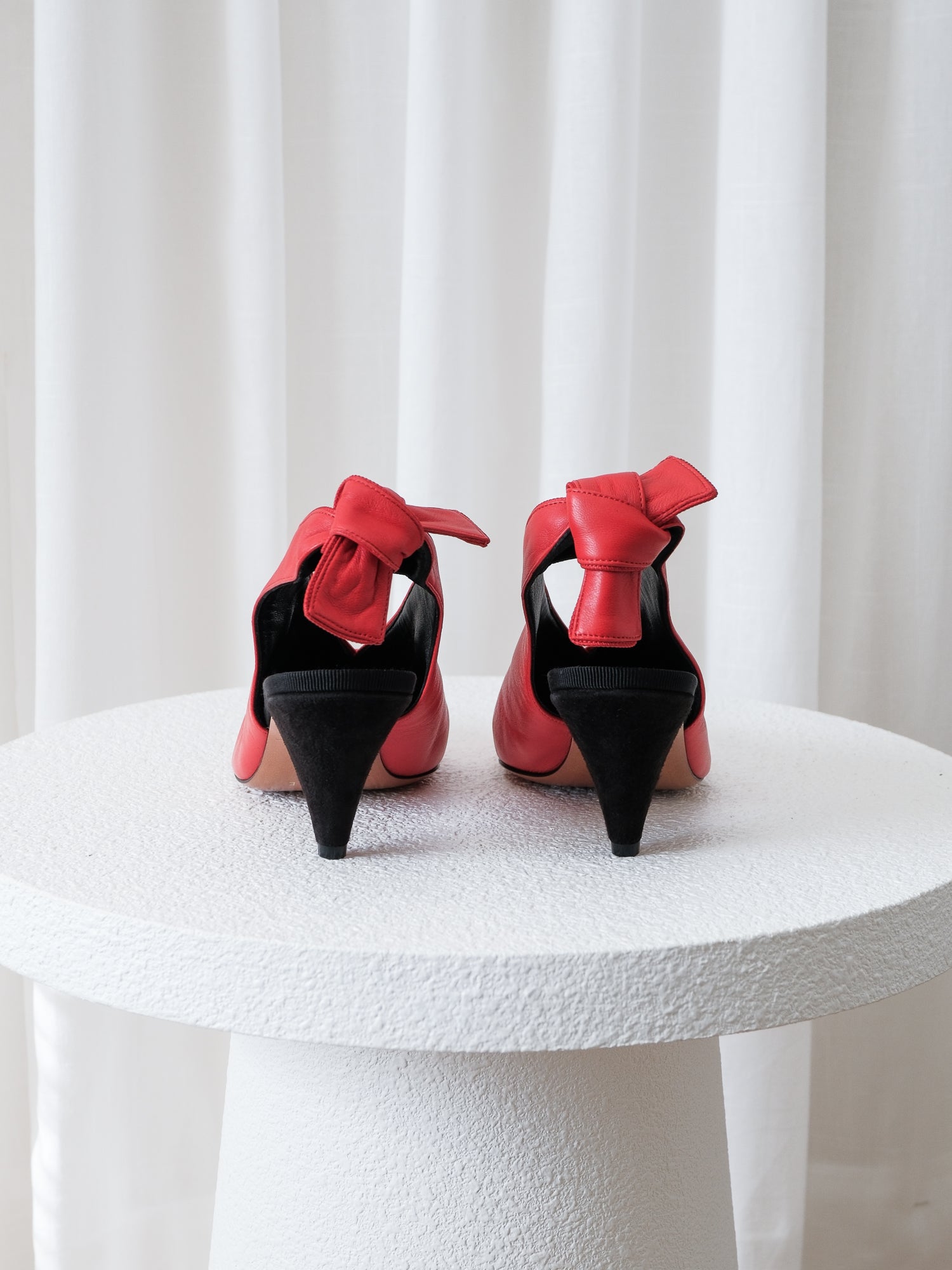 SS18 'Soft V-Neck' Slingback Leather Pumps, Size 36