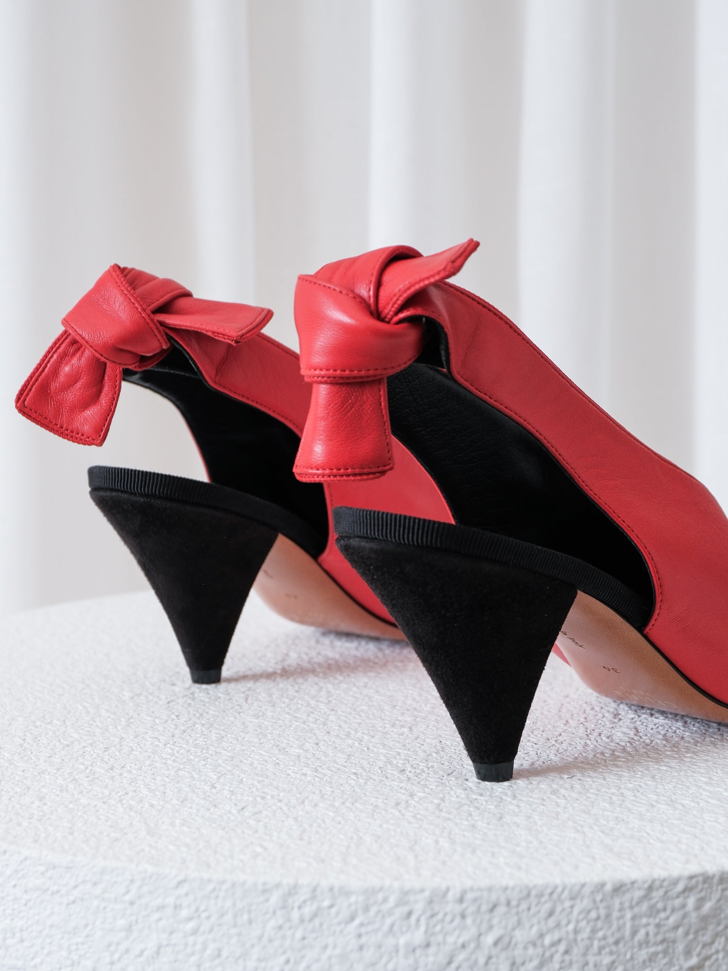 SS18 'Soft V-Neck' Slingback Leather Pumps, Size 36
