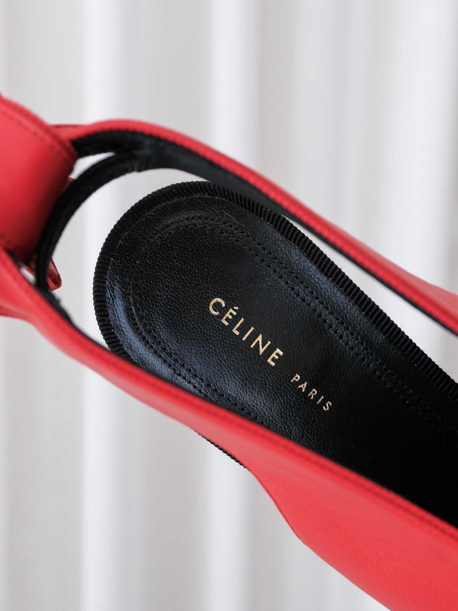 SS18 'Soft V-Neck' Slingback Leather Pumps, Size 36