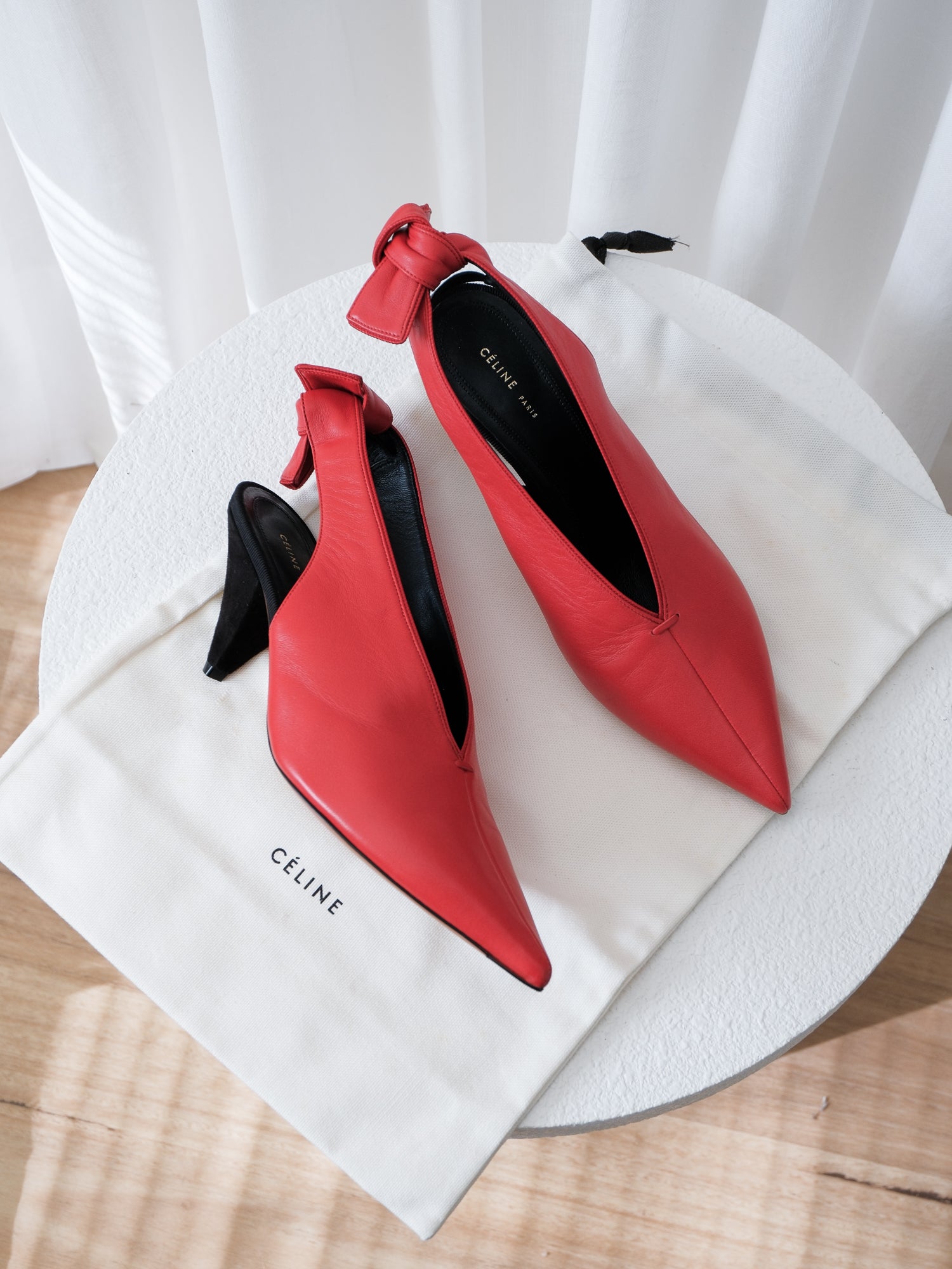 SS18 'Soft V-Neck' Slingback Leather Pumps, Size 36