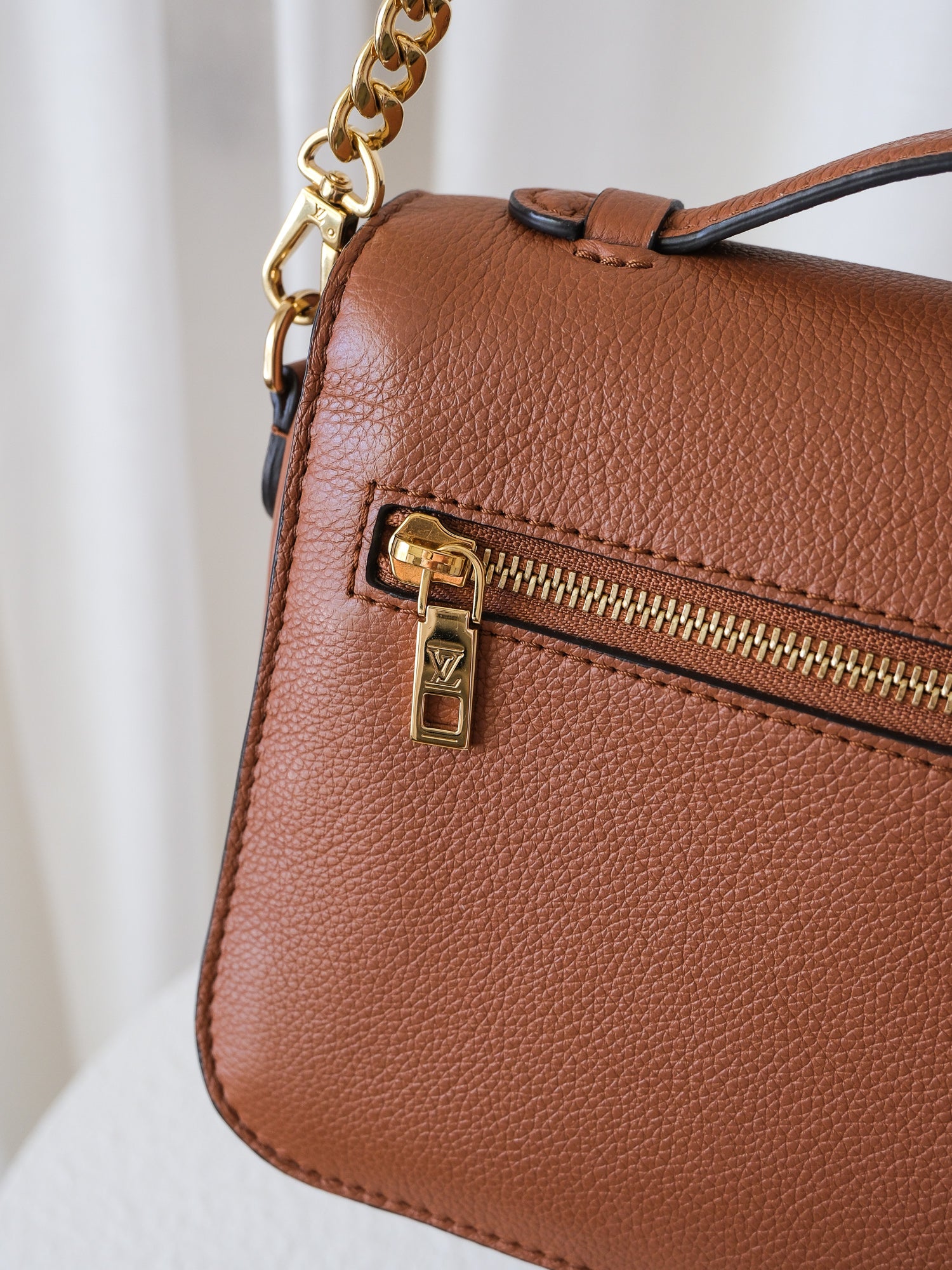 'Oxford' Lockme Leather Crossbody Bag