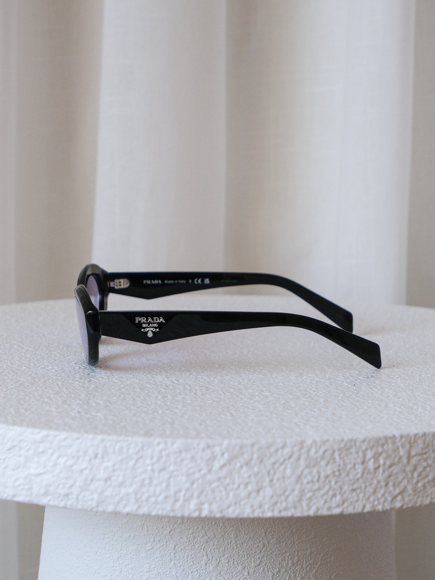 'PR26ZS' Logo Sunglasses