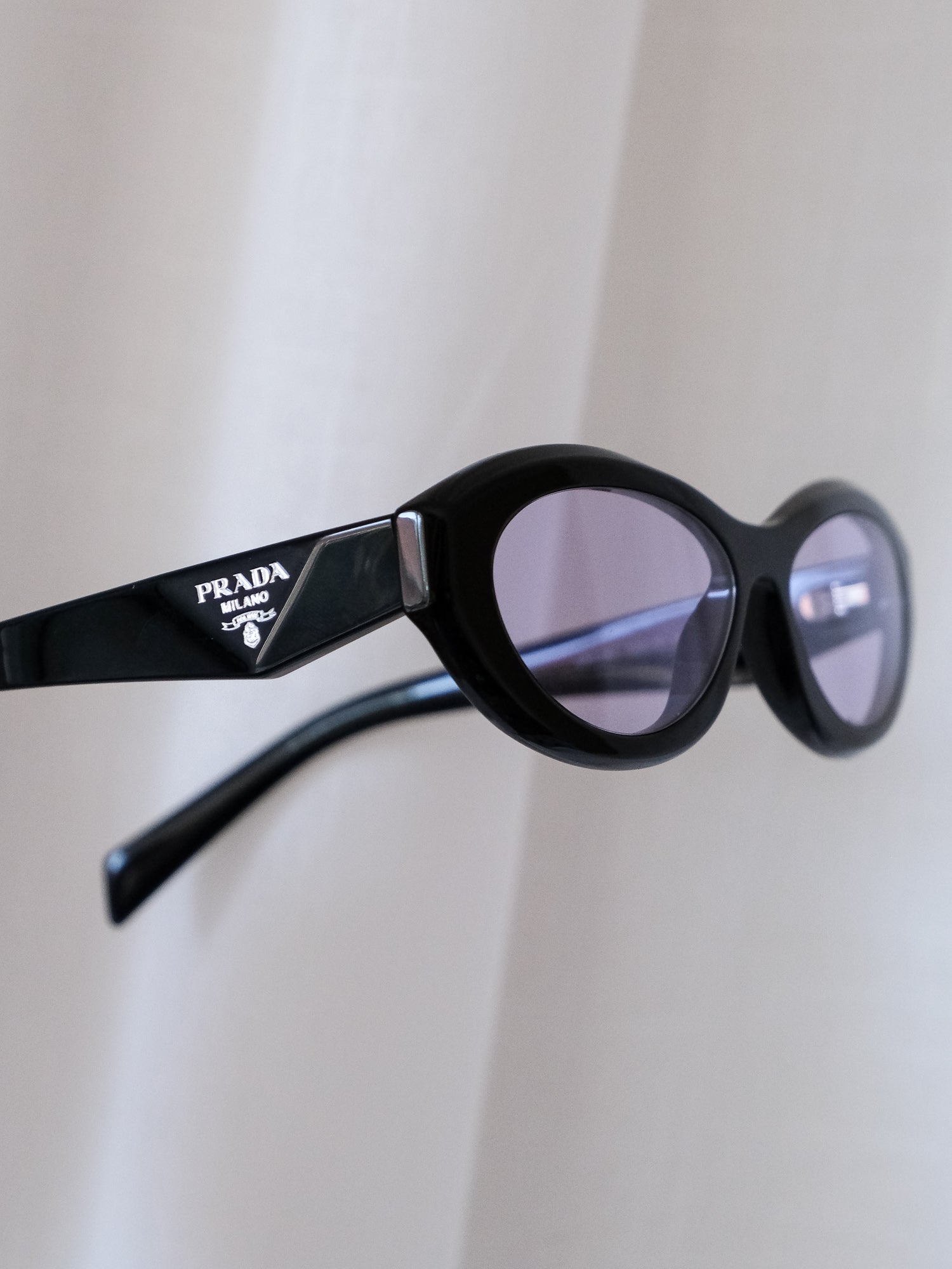 'PR26ZS' Logo Sunglasses