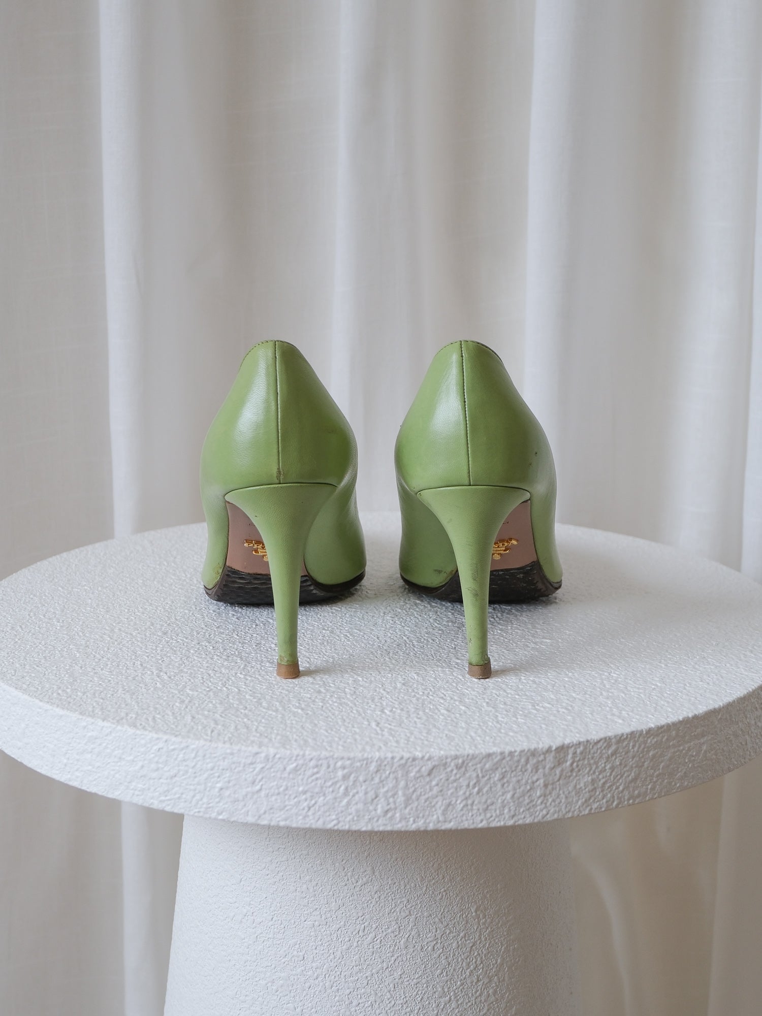 'Capretto' Pointed Toe Leather Pumps, Size 38