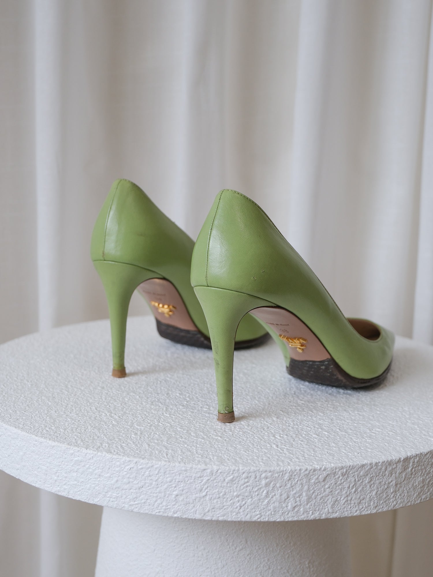'Capretto' Pointed Toe Leather Pumps, Size 38