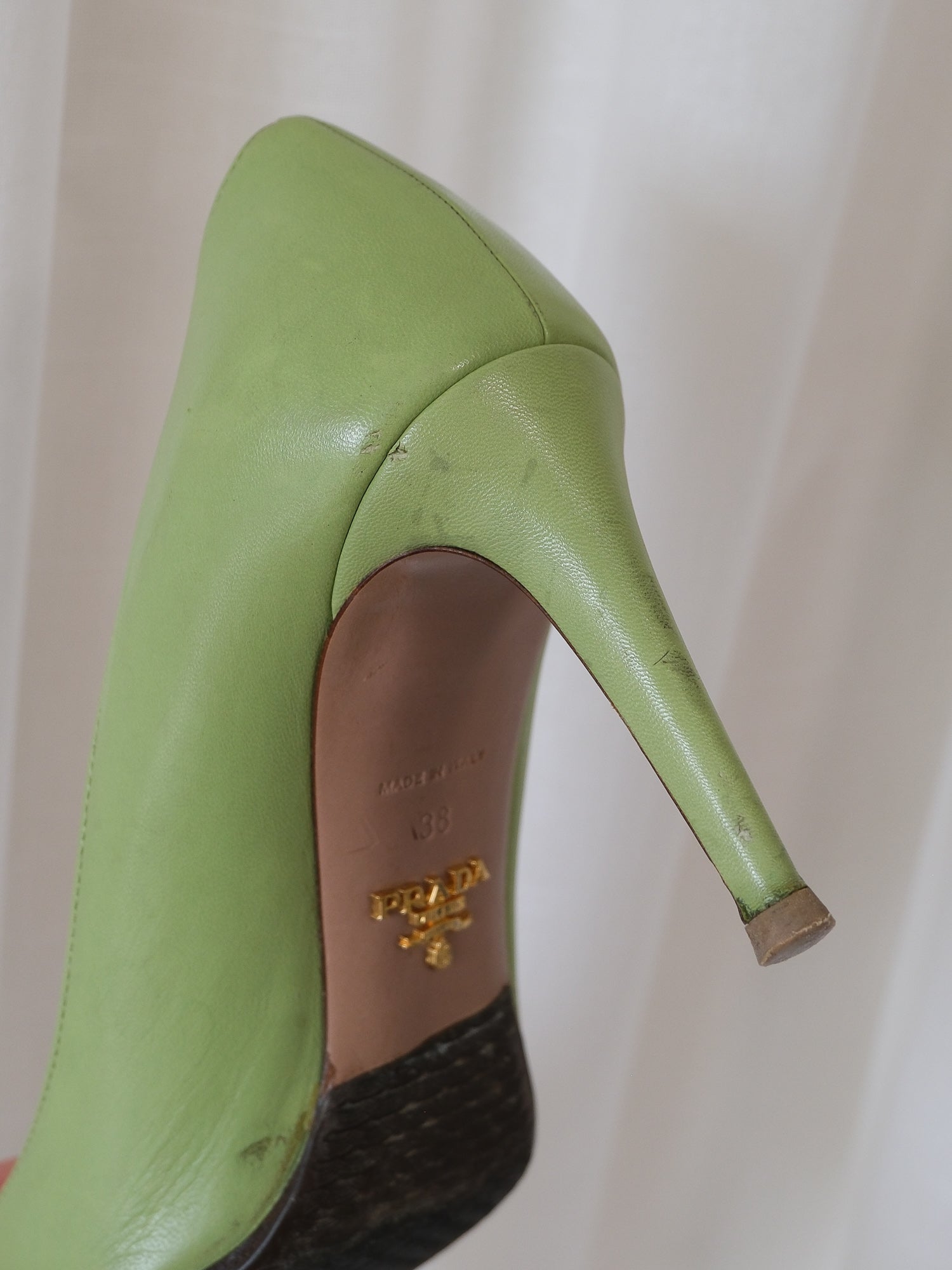 'Capretto' Pointed Toe Leather Pumps, Size 38