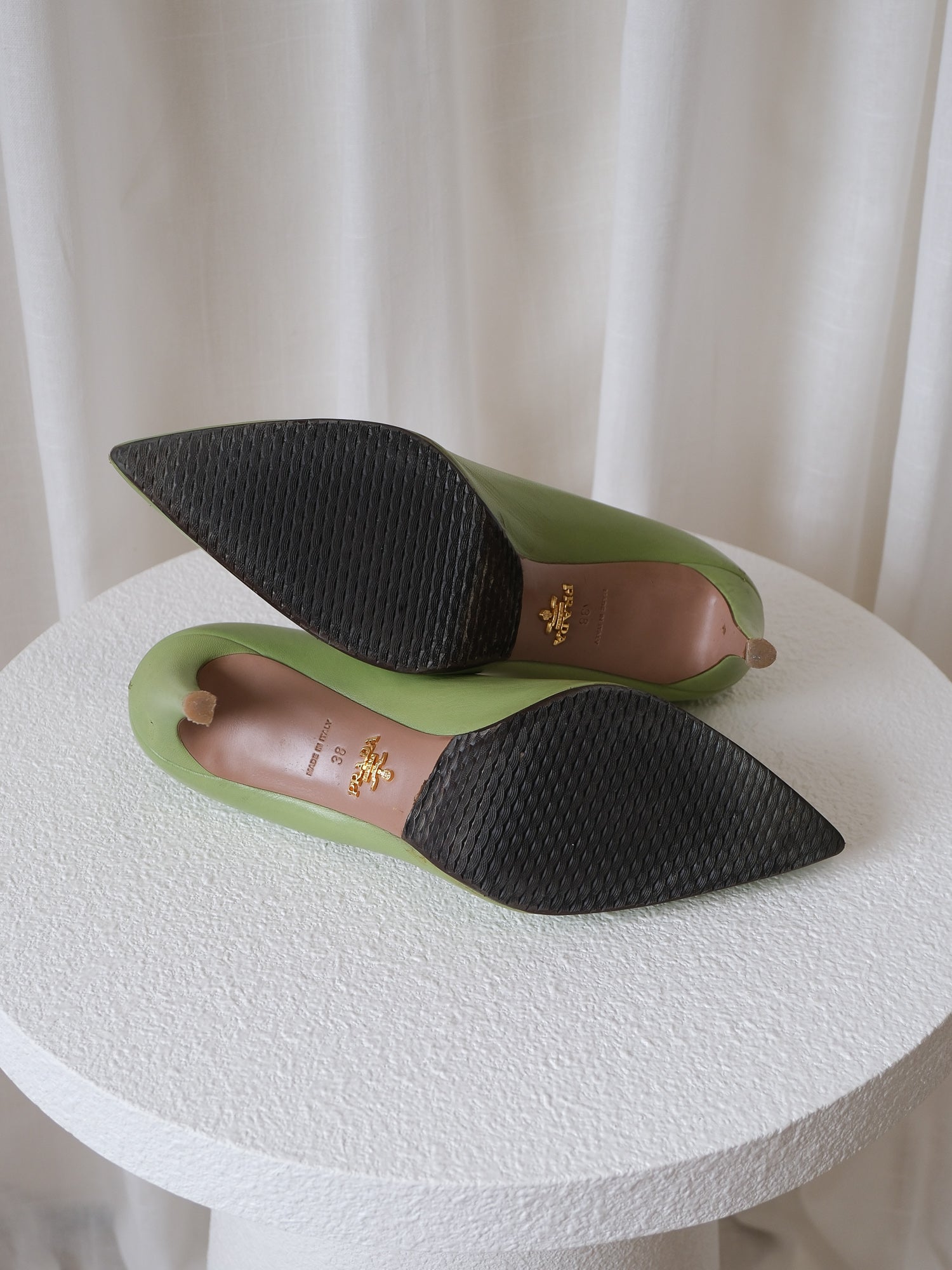 'Capretto' Pointed Toe Leather Pumps, Size 38