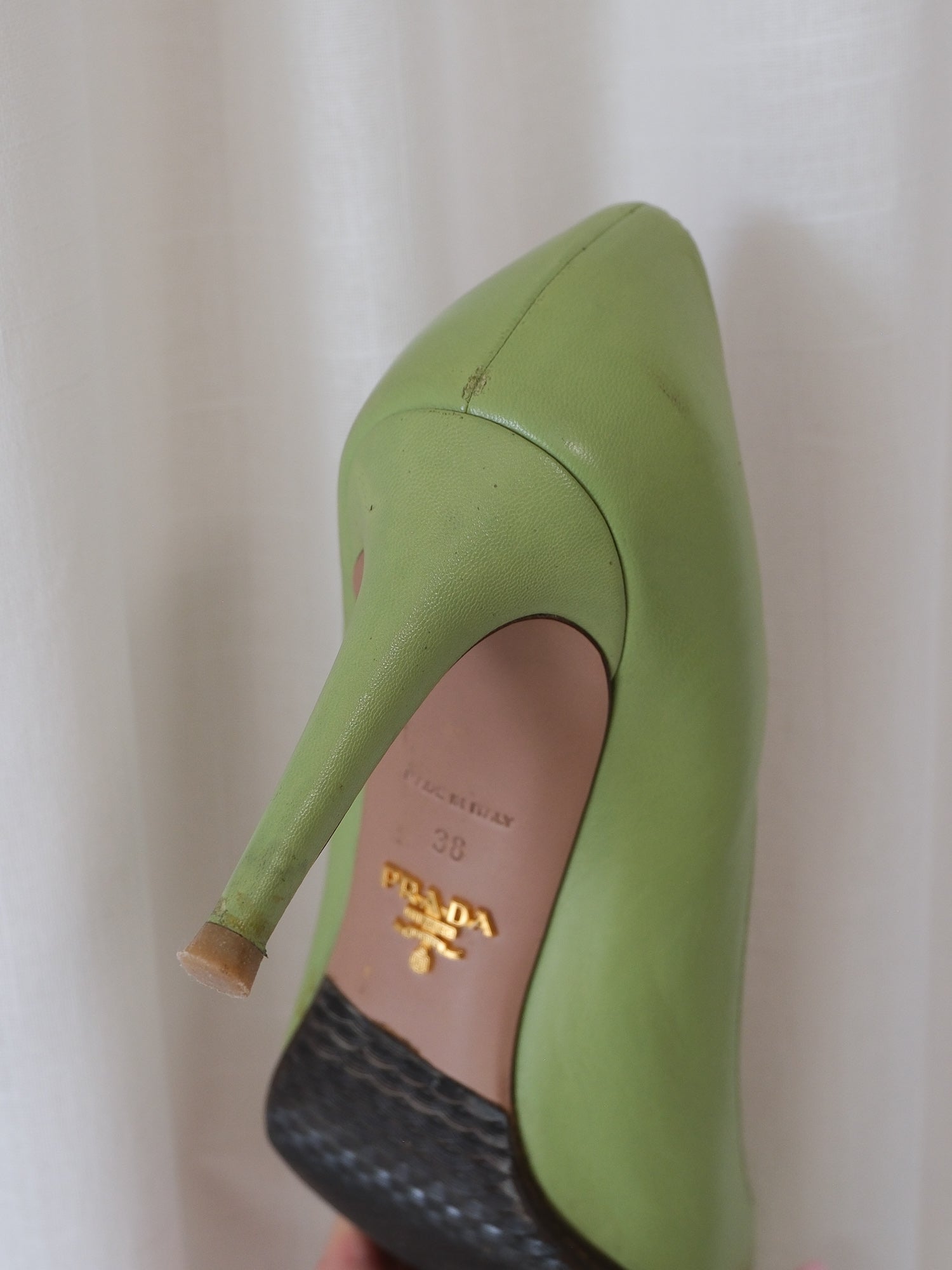 'Capretto' Pointed Toe Leather Pumps, Size 38