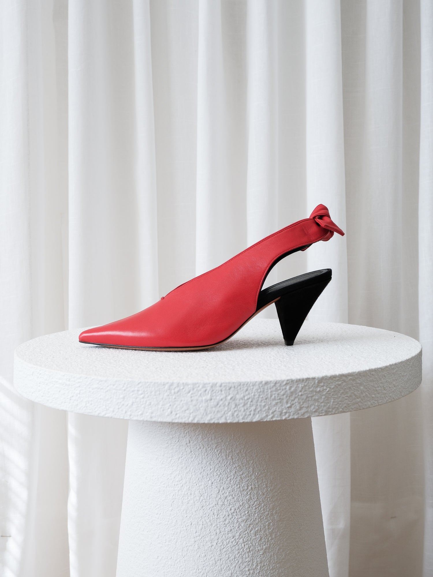 SS18 'Soft V-Neck' Slingback Leather Pumps, Size 36