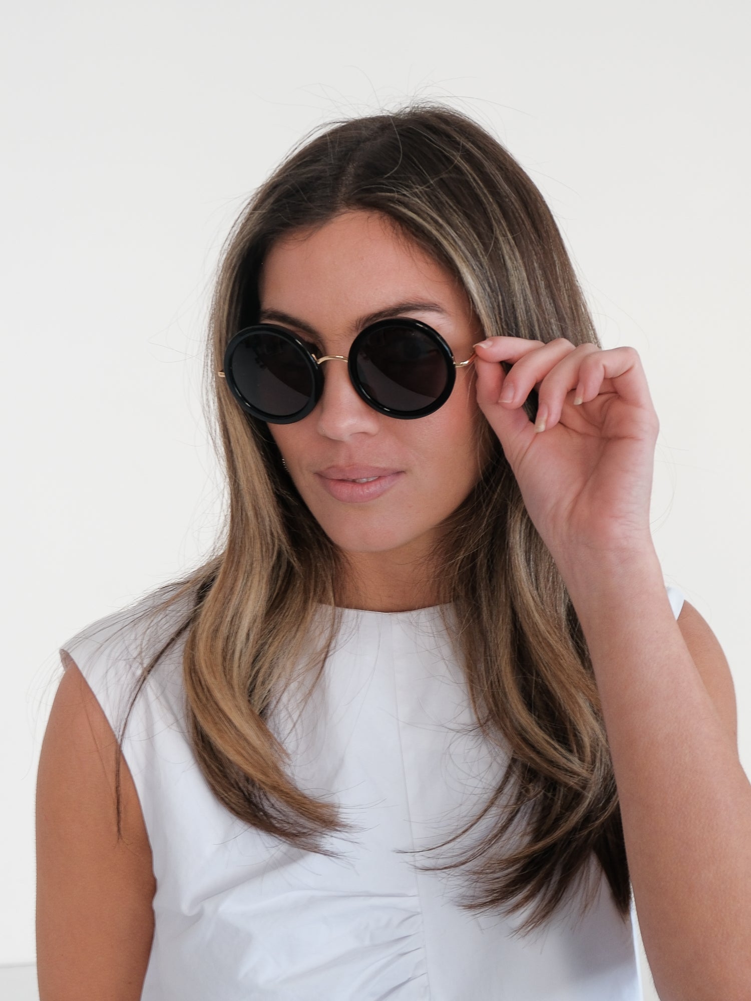 'ROW 8' Round Rim Sunglasses