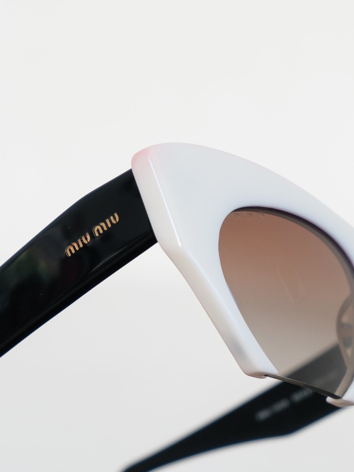 'SMU 10OS' Rasoir Cat Eye Sunglasses
