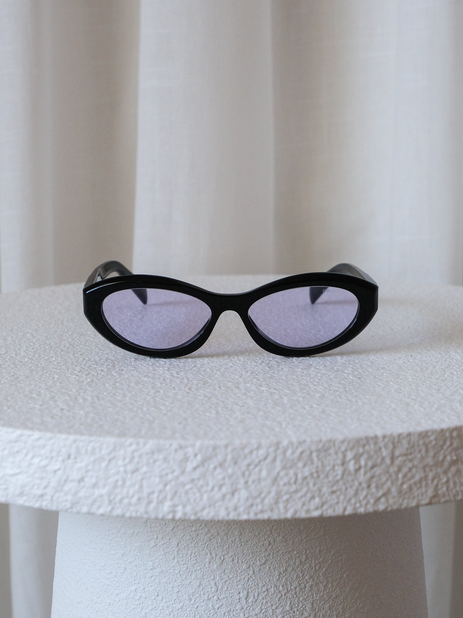 'PR26ZS' Logo Sunglasses