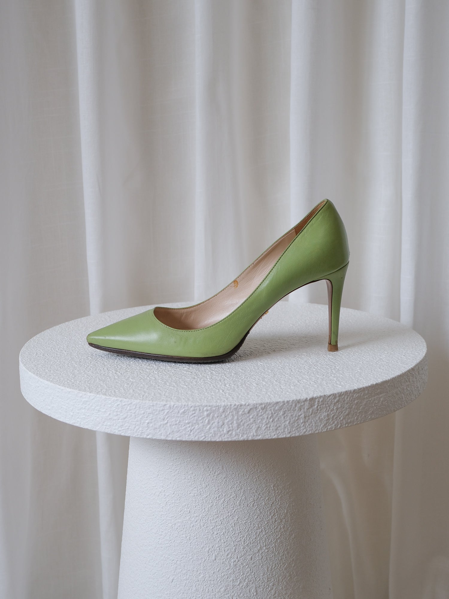 'Capretto' Pointed Toe  Leather Pumps, Size 38